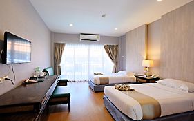 กรีนเลค รีสอร์ท (SHA Extra Plus)